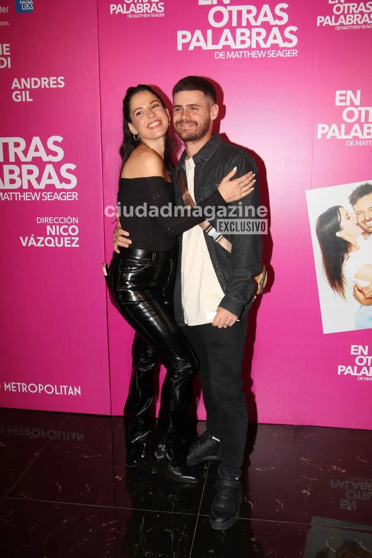 Gastón Soffritti y Cande Vetrano en el estreno de En Otras Palabras de prensa de En Otras Palabras (Foto: Movilpress).