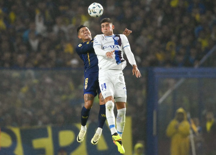 Marcos Rojo, capitán y pieza fundamental en la victoria del Xeneize ante el Tomba. 