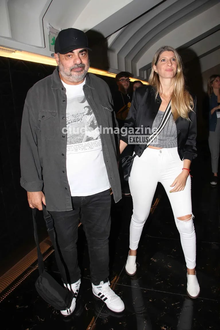 Javier Moldavsky y su pareja en el estreno de prensa de En Otras Palabras (Foto: Movilpress).